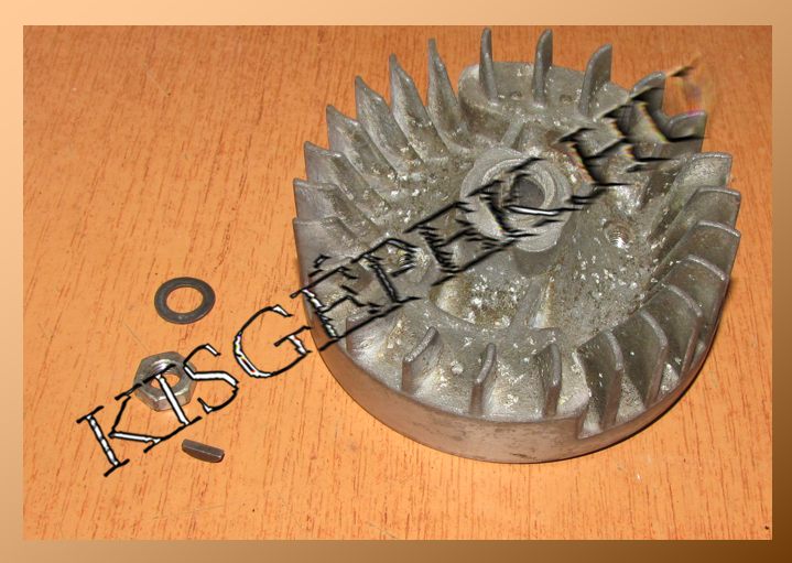 Lendkerék Makita DBC340, DBC4010, DBC4510, DCS520, DCS6000, MS360, MS400